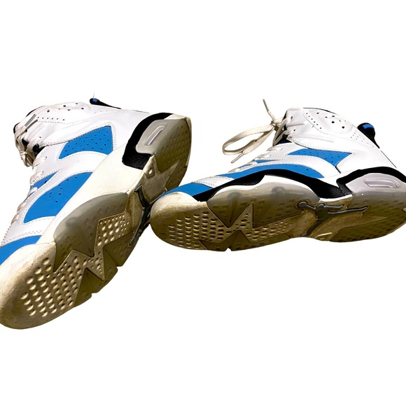 Sneakers - Picture 4 of 7